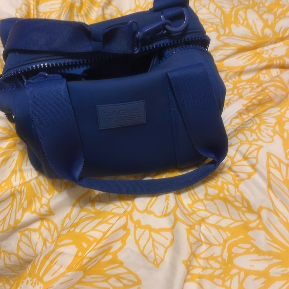 It’s a mini adorable it I can’t carry all my clothes